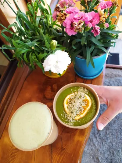 Coconut coffee & smoothies