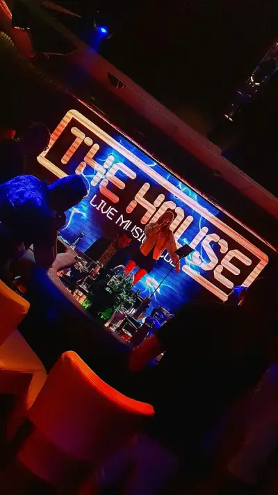 THE HOUSE пиано бар