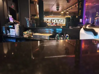 THE HOUSE пиано бар