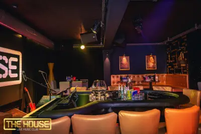 THE HOUSE пиано бар