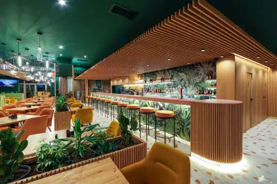 BAHAMI Bar & Club