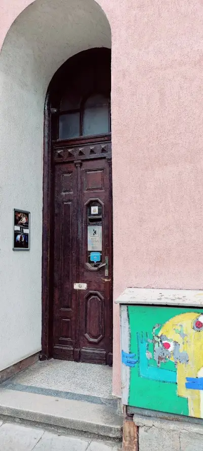 3 KEY Rooms I: "DETECTIVE" and "MaTRICK" Escape Games