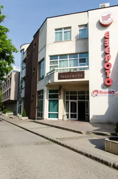 Хотел Езерото