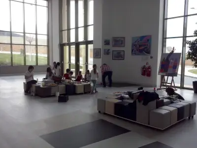 Американо Английска Академия