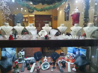 НОРА ГОЛД