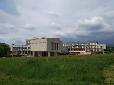 Национално училище по пластични изкуства и дизайн "Академик Дечко Узунов"