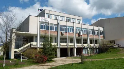 Национално училище по пластични изкуства и дизайн "Академик Дечко Узунов"