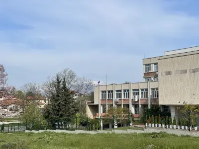 Национално училище по пластични изкуства и дизайн "Академик Дечко Узунов"