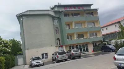 Паралакс Хотел