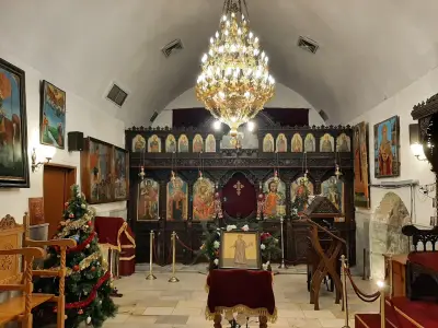 Старинен храм „Света Петка” и Църковна Житарна