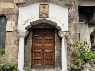 Старинен храм „Света Петка” и Църковна Житарна