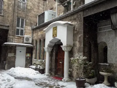 Старинен храм „Света Петка” и Църковна Житарна