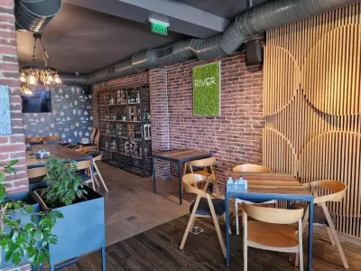 The River bar & dinner