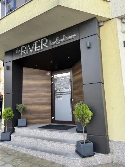 The River bar & dinner