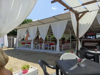 St. Tropez - pool & bar