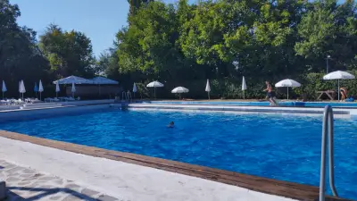 St. Tropez - pool & bar