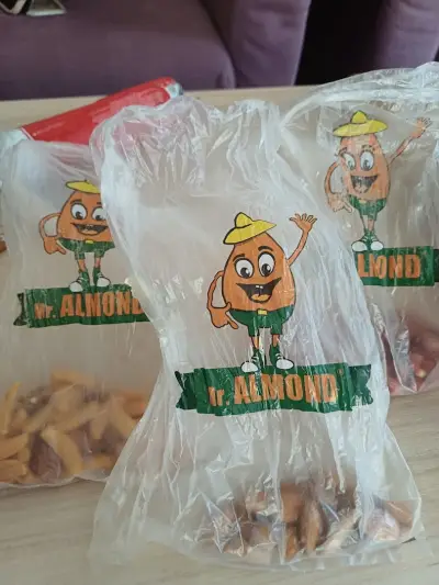 Mr. Almond - Ядки и още нещо...
