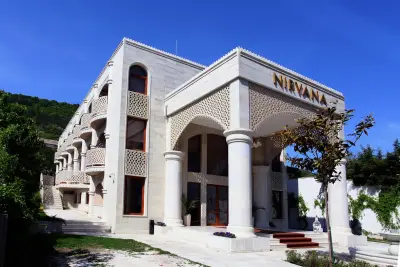Familly Art Hotel Nirvana