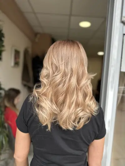 Hairextension Arts kosa Студио Екстраваганс; Фризьорски услуги и маникюр.