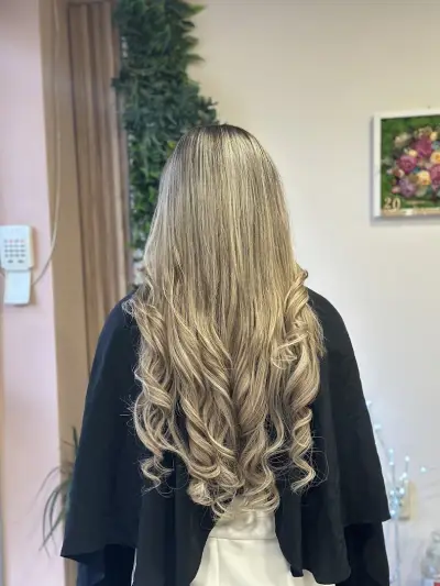 Hairextension Arts kosa Студио Екстраваганс; Фризьорски услуги и маникюр.