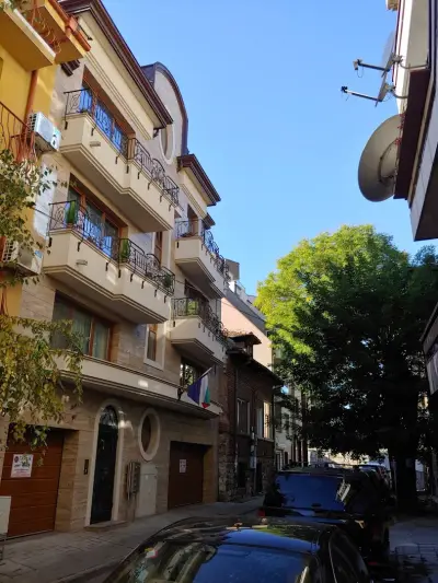 Venis House