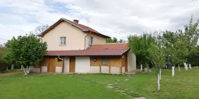 Настевата къща