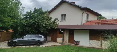 Настевата къща