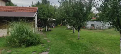 Настевата къща