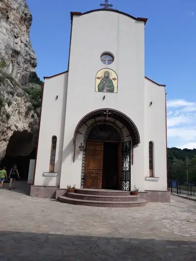 Ивановски скални църкви