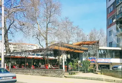 The Garden Bar Food&Cocktails