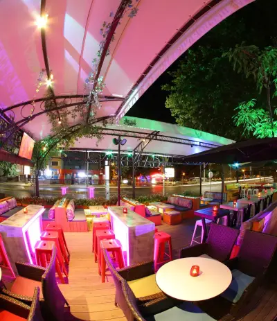The Garden Bar Food&Cocktails