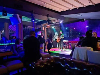 The Garden Bar Food&Cocktails
