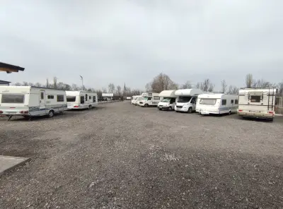 Паркинг за кемпери и каравани Банкя