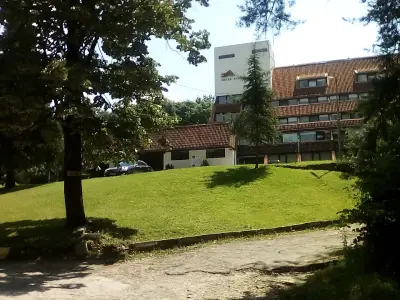 Еверест Хотел