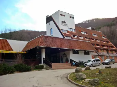 Еверест Хотел