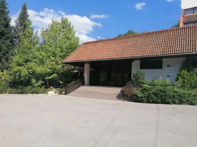 Еверест Хотел