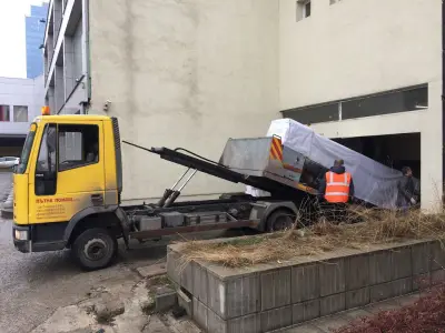 Изи Муув ООД