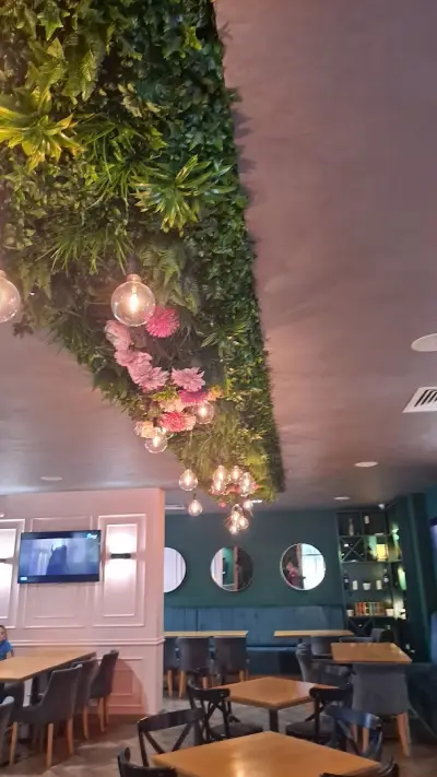 Noar Bar & Diner