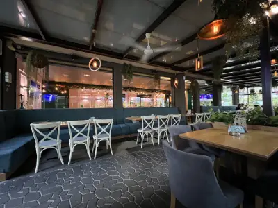 Noar Bar & Diner
