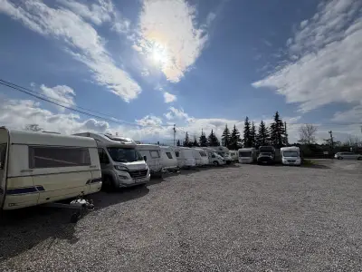 Паркинг и сервиз за кемпери и каравани Campic. Camper stop. Camper & caravan repair.