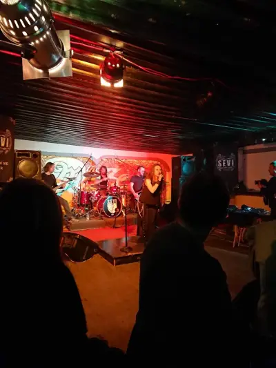 The Maze Live Lounge