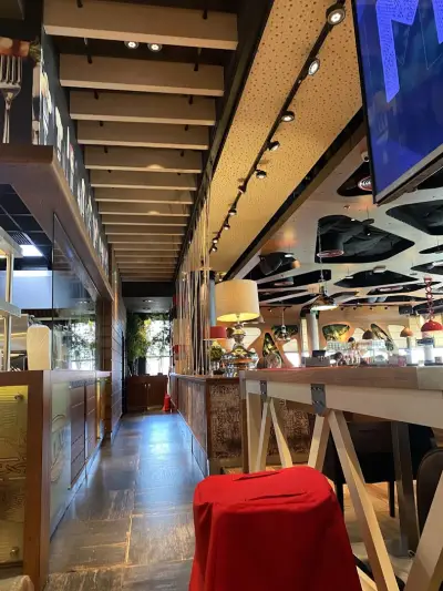 Happy Bar & Grill