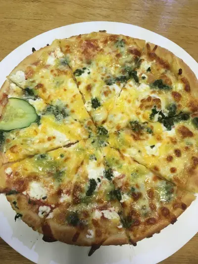 El Gusto pizza