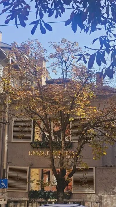 Юник естейтс