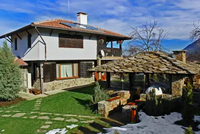 The Sunny House / Слънчевата къща