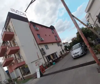 Hotel West