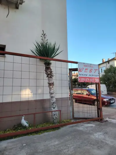 Hotel West