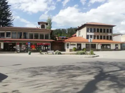 Хотел Център