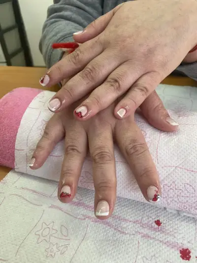 Bertie nails art