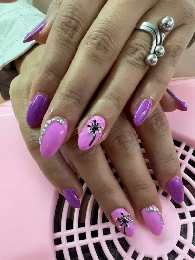 Bertie nails art